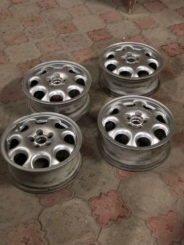 диск на 124: Куйма Дисктер R 15 Volkswagen, Комплект, тешиктери - 5