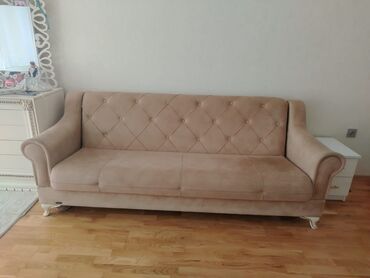Mətbəx mebeli: Divan.qiymet 160 man.acilir bazasi var.unvan Q.Qarayev Kristal