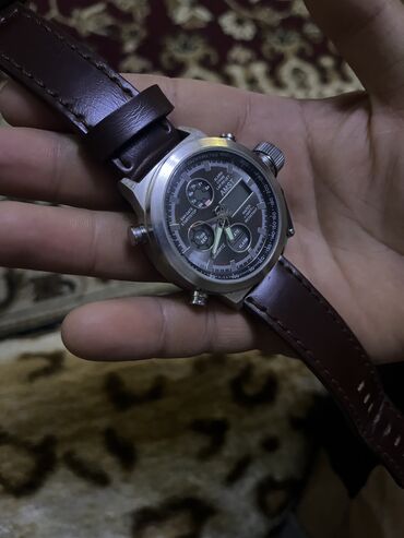 продаю наручные часы: Продаю часы б/у почти не носили стоял год батарея сел