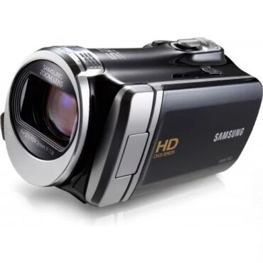 Videokameralar: Samsung tərəfindən istehsal edilmiş, qara rəngdə olan HD video kamera