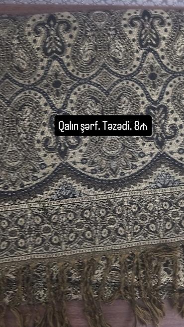 Baş geyimləri: Tünd qəhvəyi rəngli, müxtəlif naxışlarla bəzədilmiş yaylıq. Yaylığın — 7
