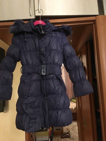 детская зимняя куртка: Куртка зимняя девочковая очень тёплая и удобная, отличного качества и