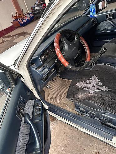 Транспорт: Toyota Camry: 1986 г., 2 л, Механика, Бензин, Седан — 5