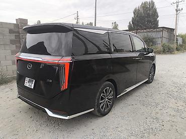 gac trumpchi s7: GAC Trumpchi M8 — стильный чёрный минивэн бизнес‑класса. Основные — 3