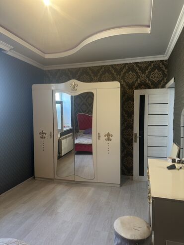 Həyət evləri və villaların satışı: 3 otaqlı, 1 kv. m, Kredit yoxdur, Orta təmir — 12