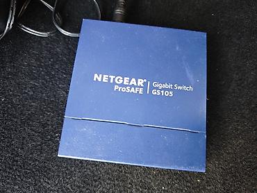 Модемы и сетевое оборудование: NETGEAR ProSAFE GS105 — неуправляемый гигабитный хаб/коммутатор на 5 — 4