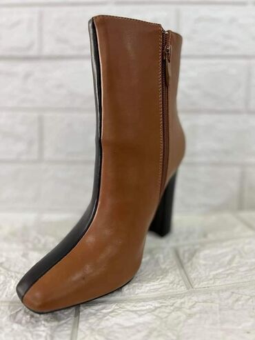 Čizme: 36 do 41
2850

din.
Extra kvalitet — 3