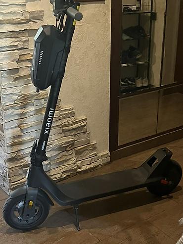 skuter xiaomi: Xiaomi elektrik skuter. Şəkillərdə qara rəngli, minimalist dizayna — 2