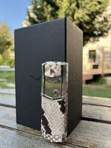 full 9 paketi: Vertu Signature Touch, < 2 GB Memory Capacity, Zəmanət, Düyməli, İki sim kartlı