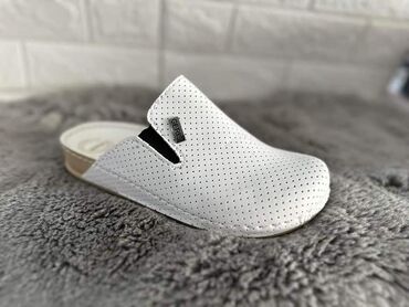 Papuče: 36-41
1500din — 17