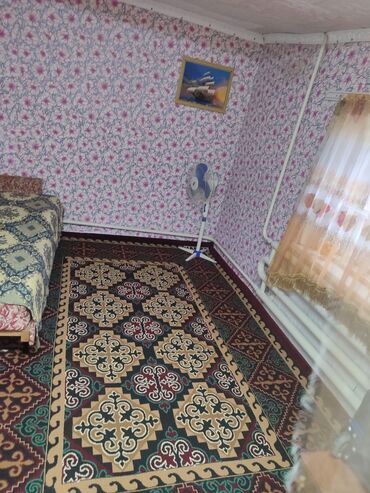 аренда дом на долгий срок: Кичине комната берилет Бир же еки адамдык суу сыртта. ремонту Орто