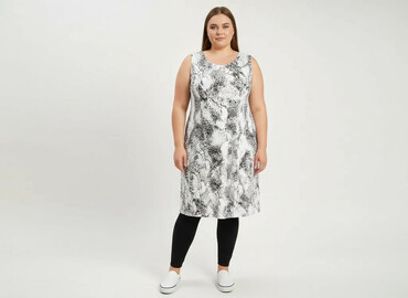 Dresses: Women`s dress, size 4XL