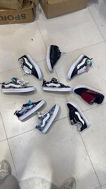 vans ayaqqabı: Klassik skeytbord tərzində kişi və qadınlar üçün ayaqqabı bütün — 1