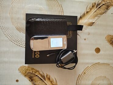 Nokia: Nokia 8 Sirocco, Düyməli