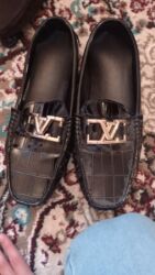 Səndəl və şəp-şüplər: Klassik üslublu kişi loafersləri - Rəng: Qara, laklı parıltı -