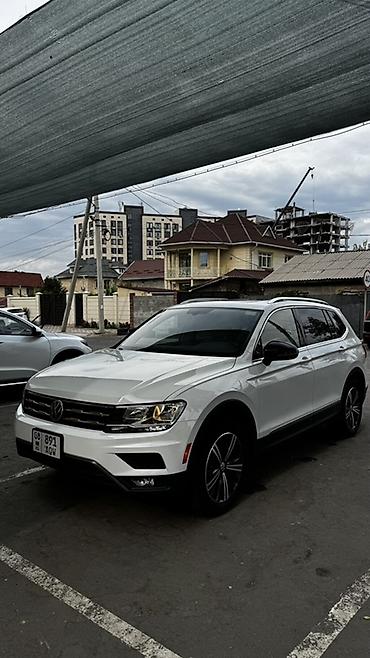 tiguan: Volkswagen Tiguan: 2019 г., 2 л, Автомат, Бензин, Кроссовер — 1