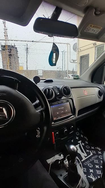 avto yuyucu: Avtomobil üçün ayaqaltı dəsti - Dizayn: qara fon üzərində ağ naxışlı — 2