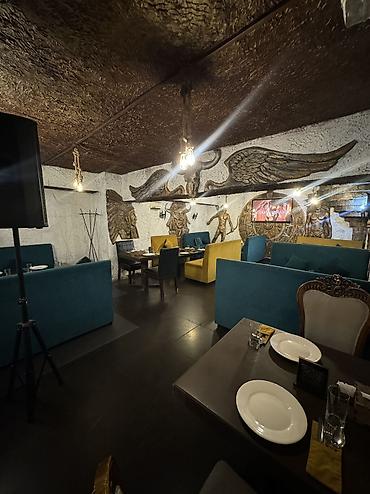 Продажа помещений свободного назначения: 🏢 Продаётся коммерческое помещение на первой линии в центре города 📍 — 5