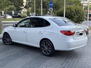bmw e 38: Hyundai Elantra: 2 l | 2009 il Sedan — 7