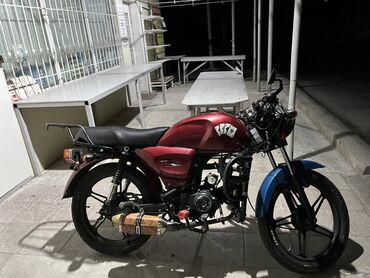 Мопеды, скутеры: Bu tünd qırmızı rəngdə motosiklet tək oturacaqla təchiz olunub. Ön