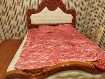 кровать двуспальная с матрасом: Б/у, Двуспальная кровать, С матрасом