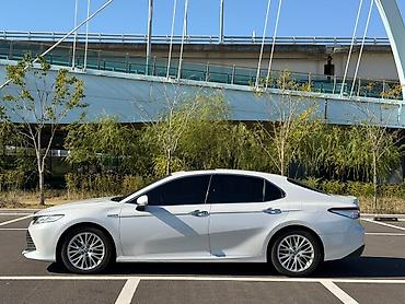 es lexus: Toyota Camry: 2021 г., Гибрид, Седан — 9