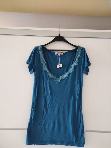 moderne tunike za punije osobe: Nova majica. Velicina L. Boja plavo zelena. Iz uvoza