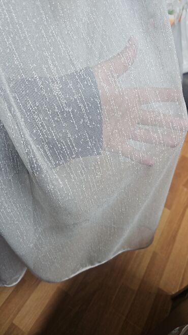 Pərdə və tüllər: Ağ, şəffaf tül pərdə, otağa zəriflik və işıq qatır. Yüngül toxuması — 14