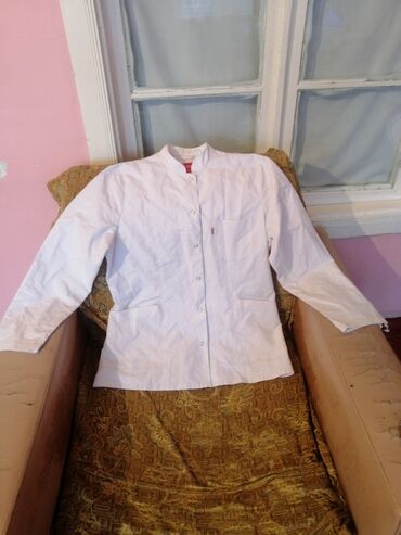 Tibbi geyim: Salam aleykum Ağ rəngde az geyinilmiş tibbi xalatlar ve başqa tibbi — 30