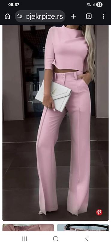 Predivan komplet puder roze boje, pantalone imaju gumu pozadi tako da