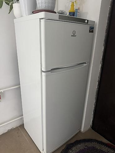 Холодильник Indesit, двухкамерный, классический белый цвет