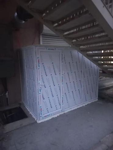 Balkon dolabları: Plastik polkalı şkaflar ağ və rəngli keyfiyyətli profillə yığılır — 10