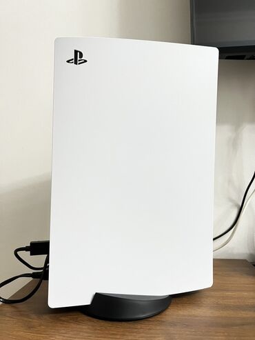 PS3 (Sony PlayStation 3): Ev üçün alınmışdı, ev şəraitində istifadə edilib. Heç bir zədə, cızıq