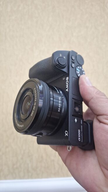 Fotokameralar: SONY 6500 səliqəli işlədilib əla vəziyyətdədi.iki akmulyatoru adaptoru