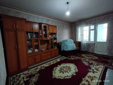 квартира в баяте: 2 комнаты, 68 м², 105 серия, 4 этаж, Старый ремонт