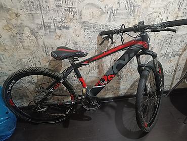 Toba MTB velosiped - Çərçivə: yüngül alaşımlı hardtail, qara-qırmızı