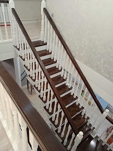 Деревянные лестницы: Деревянная лестница Для дома, Форма лестницы: Г-образная, Стиль: Классический — 17