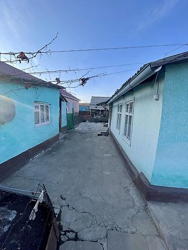 Распашные ворота: Продается дом по улице Боронбай Хан 2/5 барачного типа но с отдельным — 16