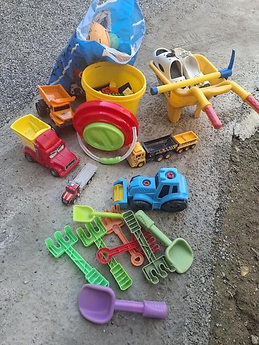 Coxlu muxtelif oyuncaqlar.masinlar,qum ucun oyuncaq araba,basseyn ucun lalafo.az -da Coxlu muxtelif oyuncaqlar.masinlar,qum ucun oyuncaq araba,basseyn ucun
