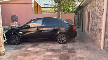 Hyundai: Hyundai Accent: 1.4 l | 2009 il Sedan — 3