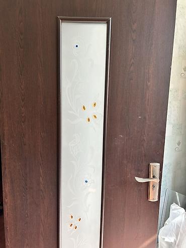 plintuslar: Daxili otaq qapısı – şüşə vitrajlı - Material: tünd qəhvəyi rəngli — 1
