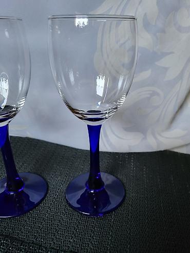 Čaše: Case nove,vintaz za vino,holandske. Case nove,sve na njima odsjaj od — 9