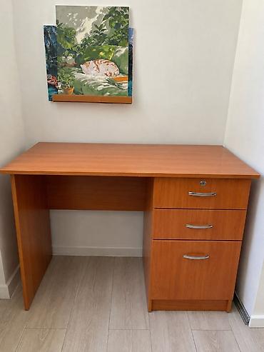 study table: Компьютерный стол, Б/у, С полками — 1