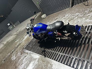 Мотоциклы: Honda кастом-кафе/нейкед в ярком синем цвете. Основные особенности: - — 2