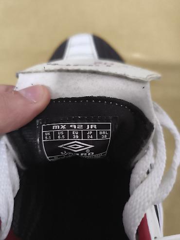 Butslar: Butslar Umbro, Ölçü: 39, Yeni — 1