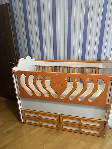 kunc divan islenmis: Uşaq beşiyi – Belis markası - Rəng: narıncı-ağ kombinasiya - — 1