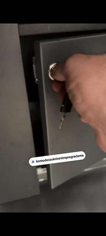 Komode: Komoda sa skrivenim pregradama Se izradjuje u Univera debljine 18mm — 4