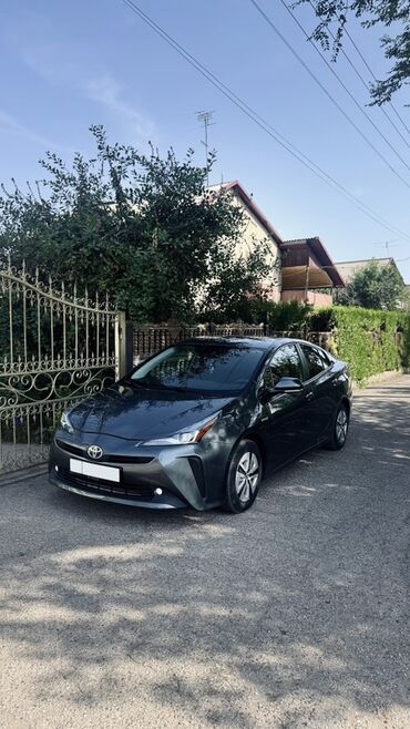 ретро автомобилей: Toyota Prius: 2019 г., 1.8 л, Автомат, Гибрид, Хэтчбэк