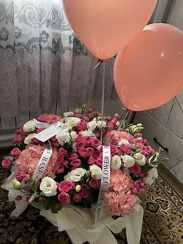 Майрамдык товарлар: Большая цветочная композиция в плетёной корзине с воздушными шарами — 3