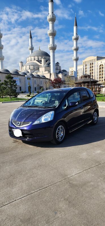 Honda: Honda Fit: 2008 г., 1.5 л, Вариатор, Бензин, Седан